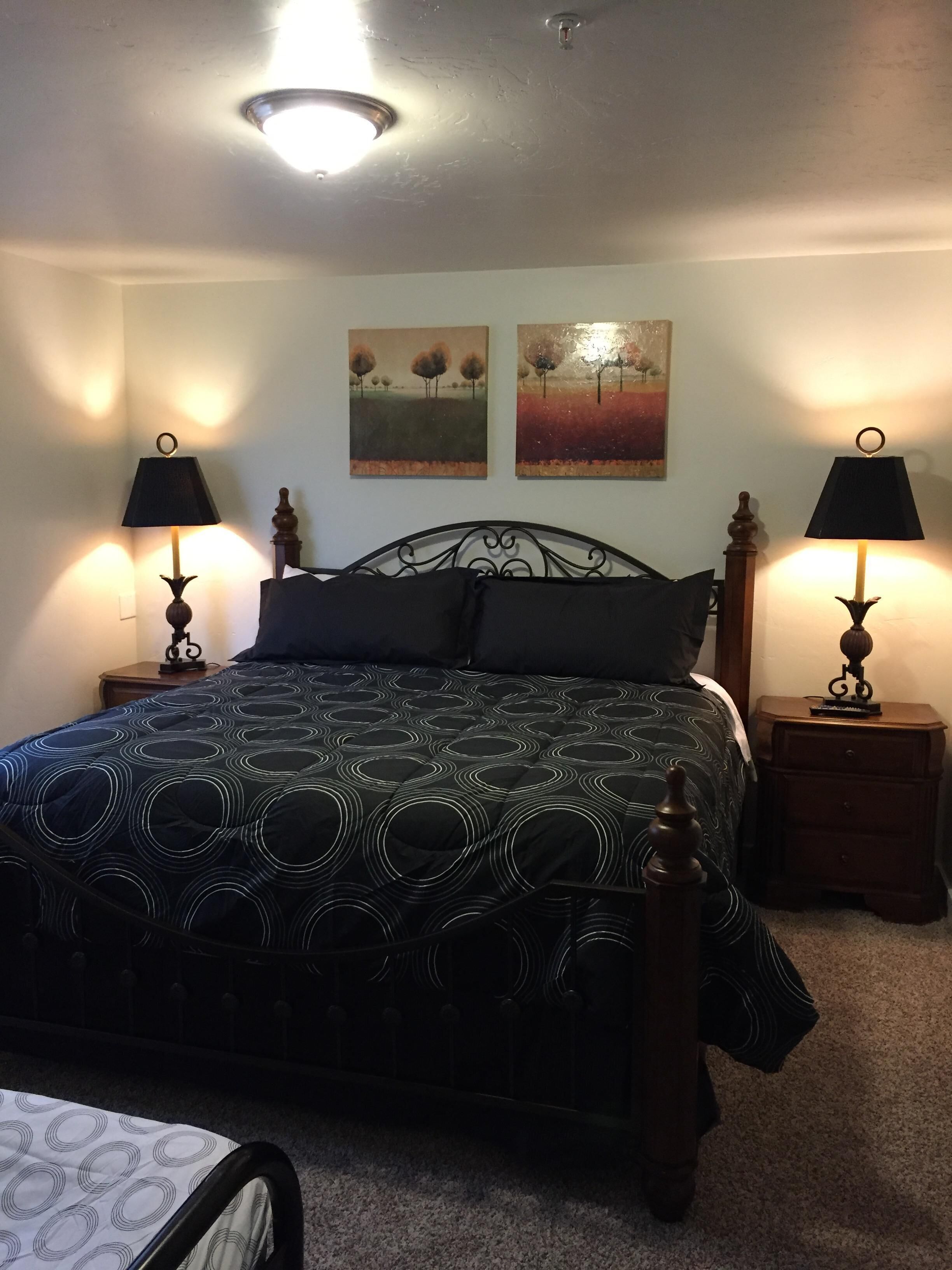 Last minute DEAL! MOAB ADVENTURE! CLEAN, New Floors GROUND FLOOR, 3 bedrooms, 2 