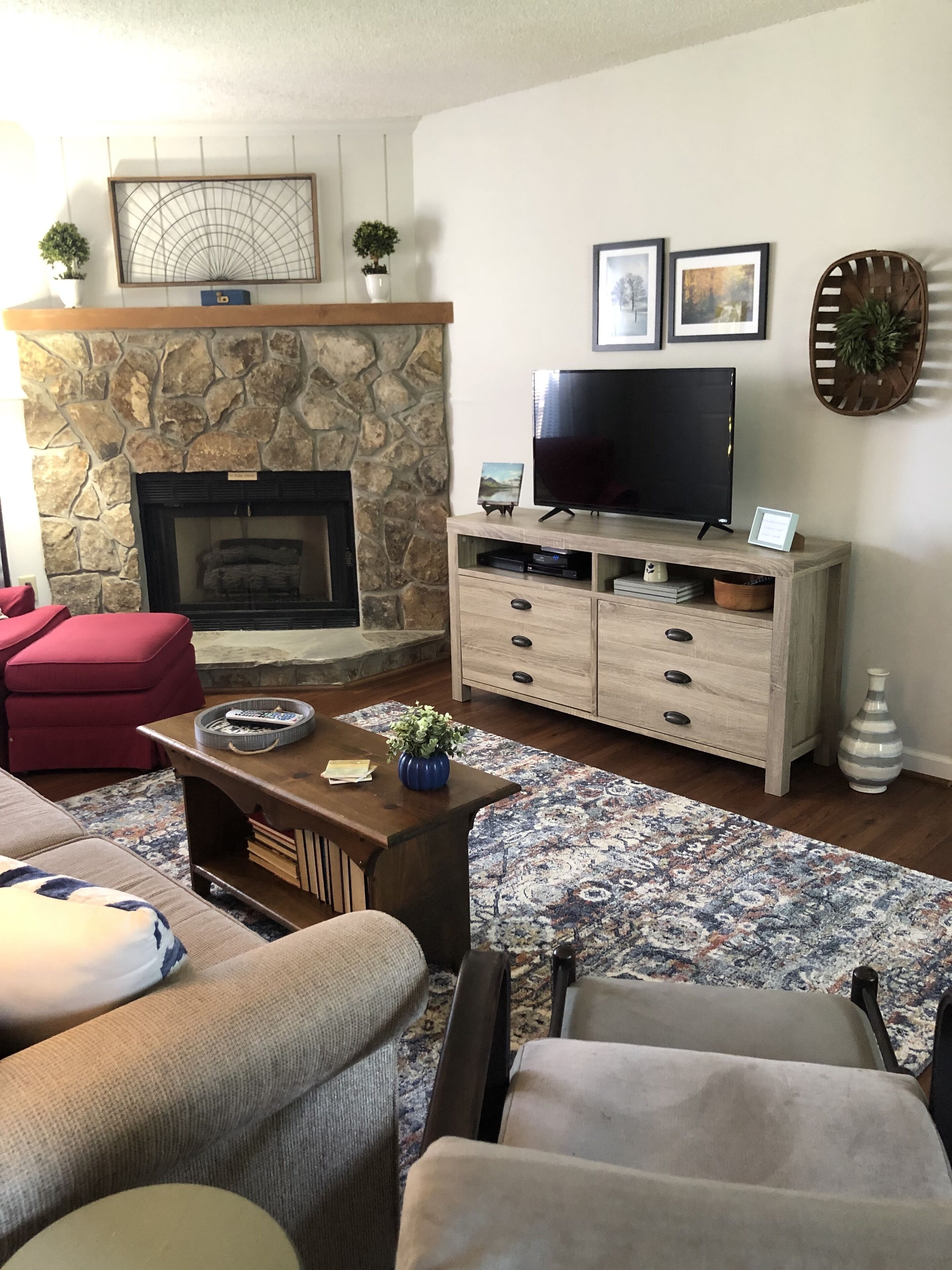 Beautifully renovated DOWNTOWN Blowing Rock condo, 2BR 2 Bath