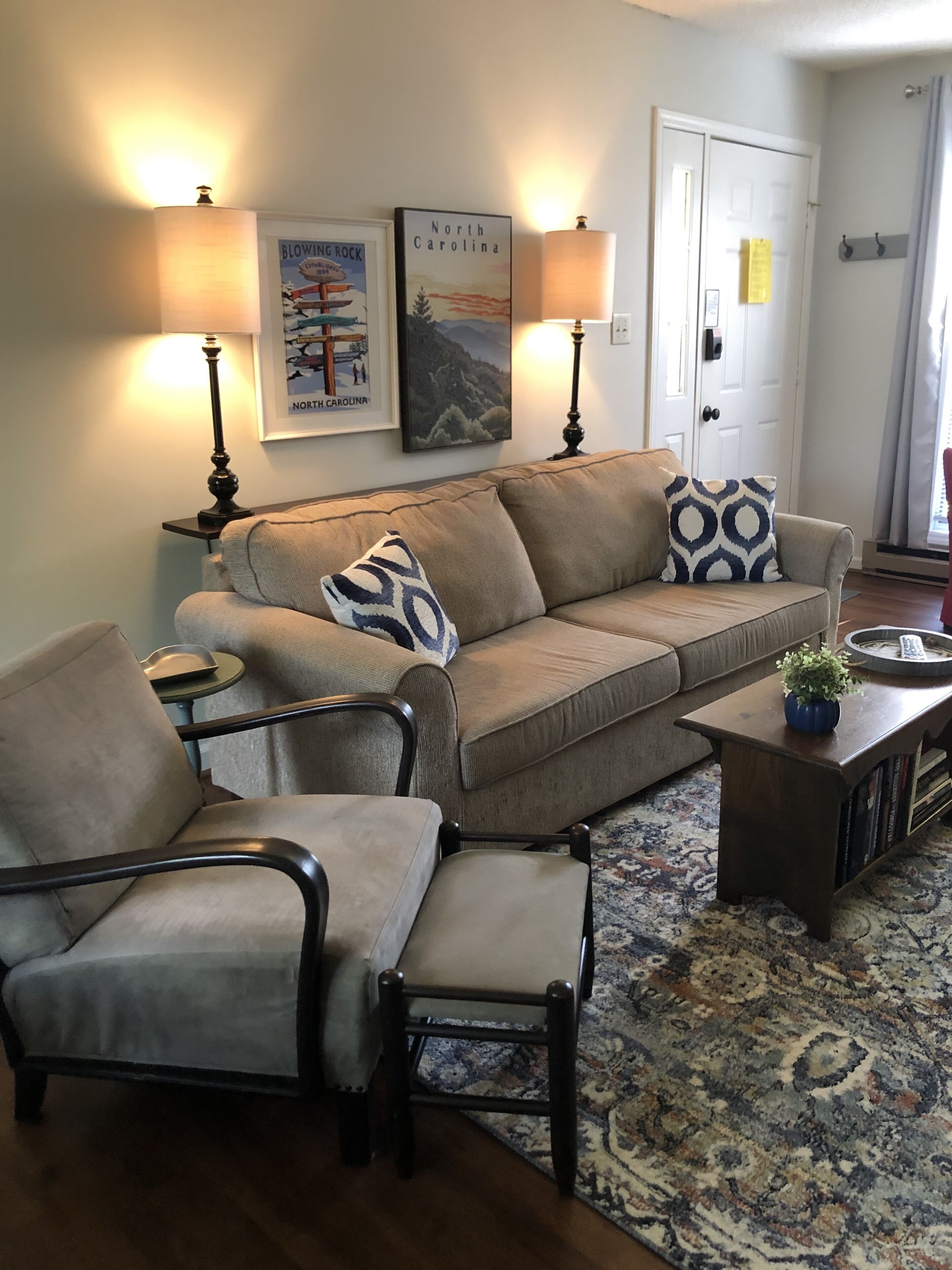 Beautifully renovated DOWNTOWN Blowing Rock condo, 2BR 2 Bath