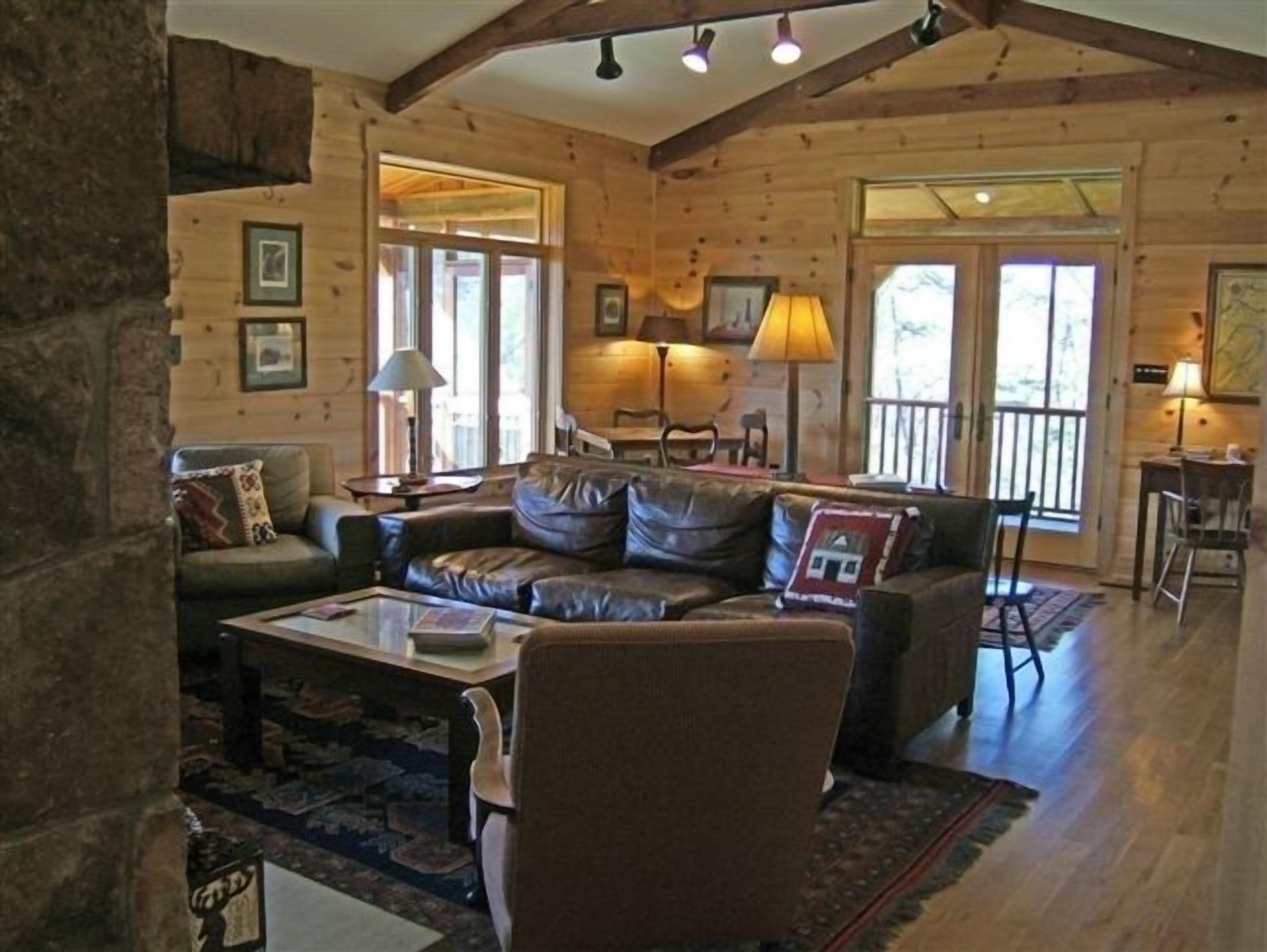  WINDING RIDGE -  a Mountain-top lodge with incredible views!