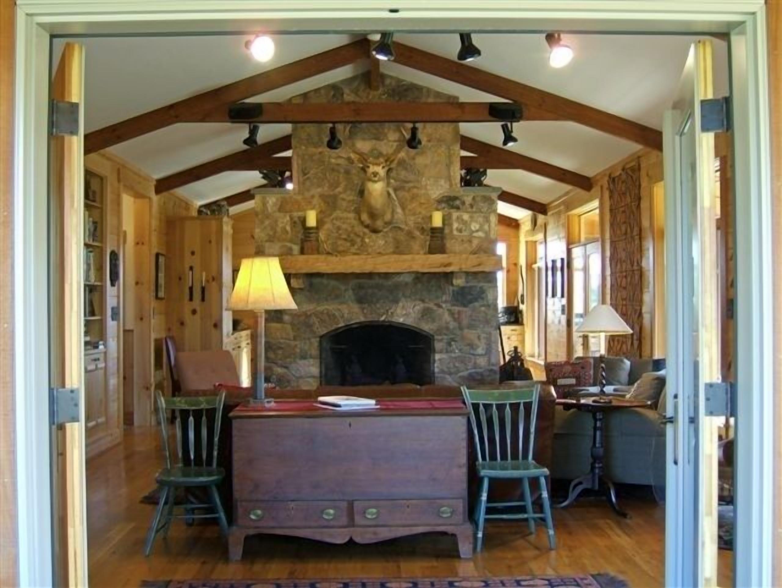  WINDING RIDGE -  a Mountain-top lodge with incredible views!