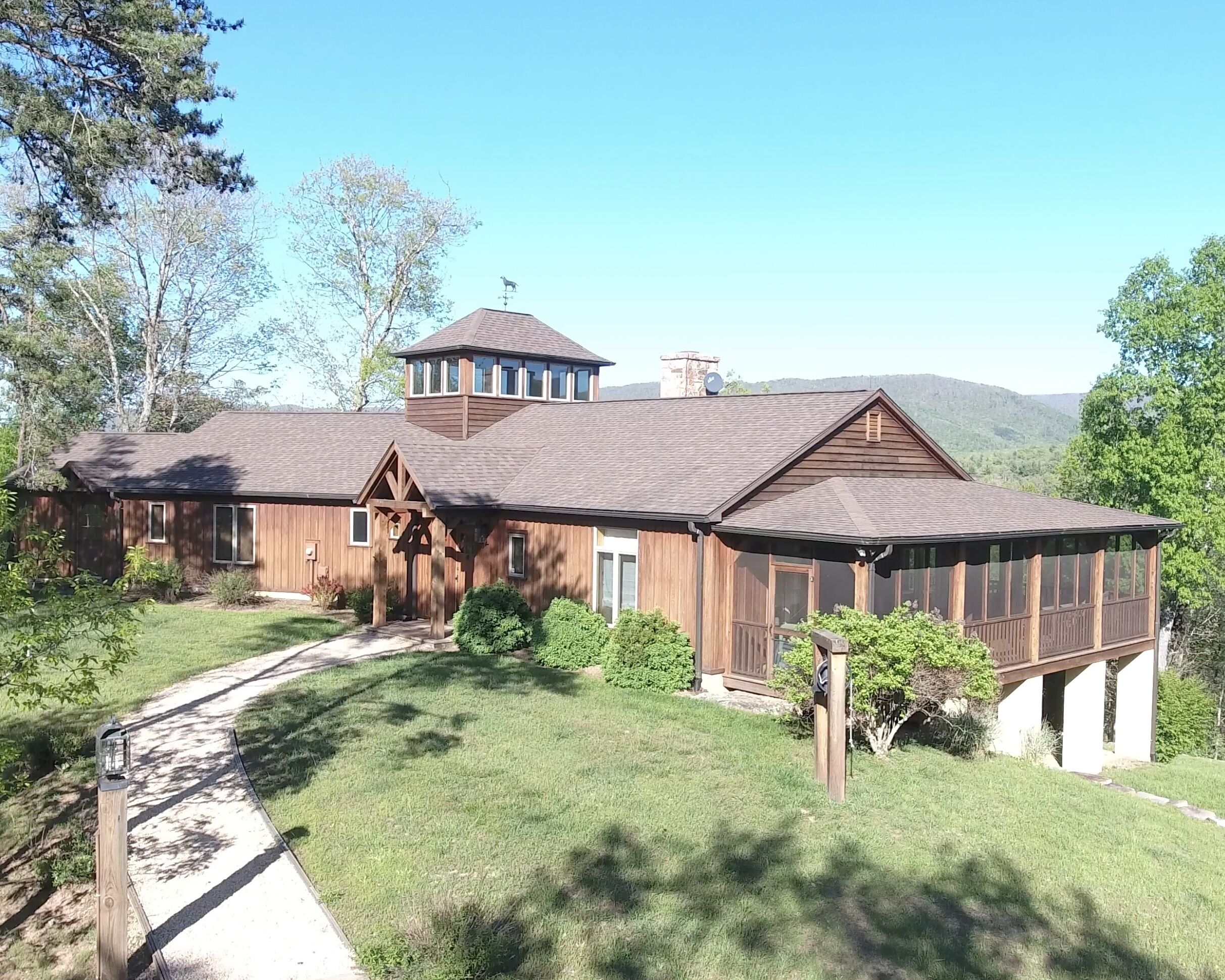  WINDING RIDGE -  a Mountain-top lodge with incredible views!