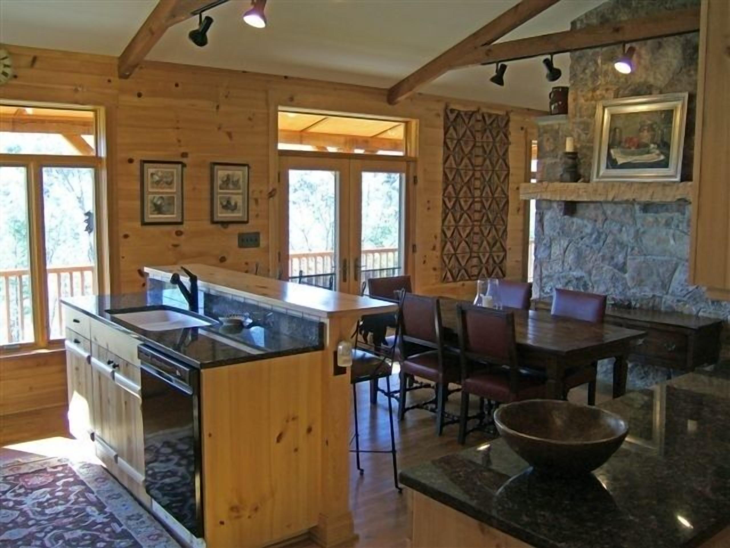  WINDING RIDGE -  a Mountain-top lodge with incredible views!