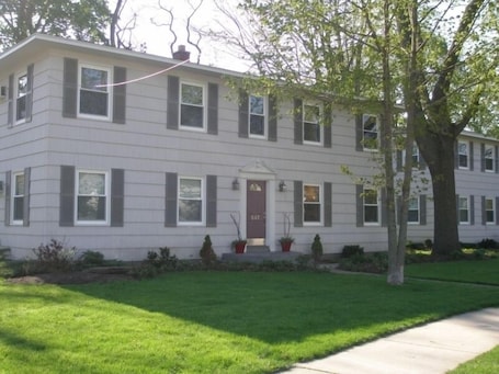 Exterior. Perfectly Located Bright Water Street Condo