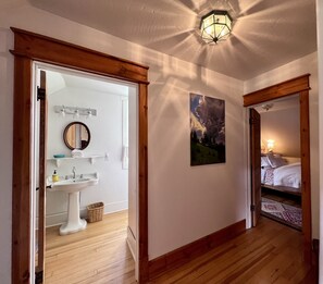 3 chambres, fer et planche à repasser, Wi-Fi gratuit, draps fournis