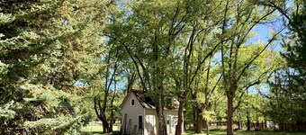 Paonia Victorian Farmhouse - Country Setting, Walk to Town.