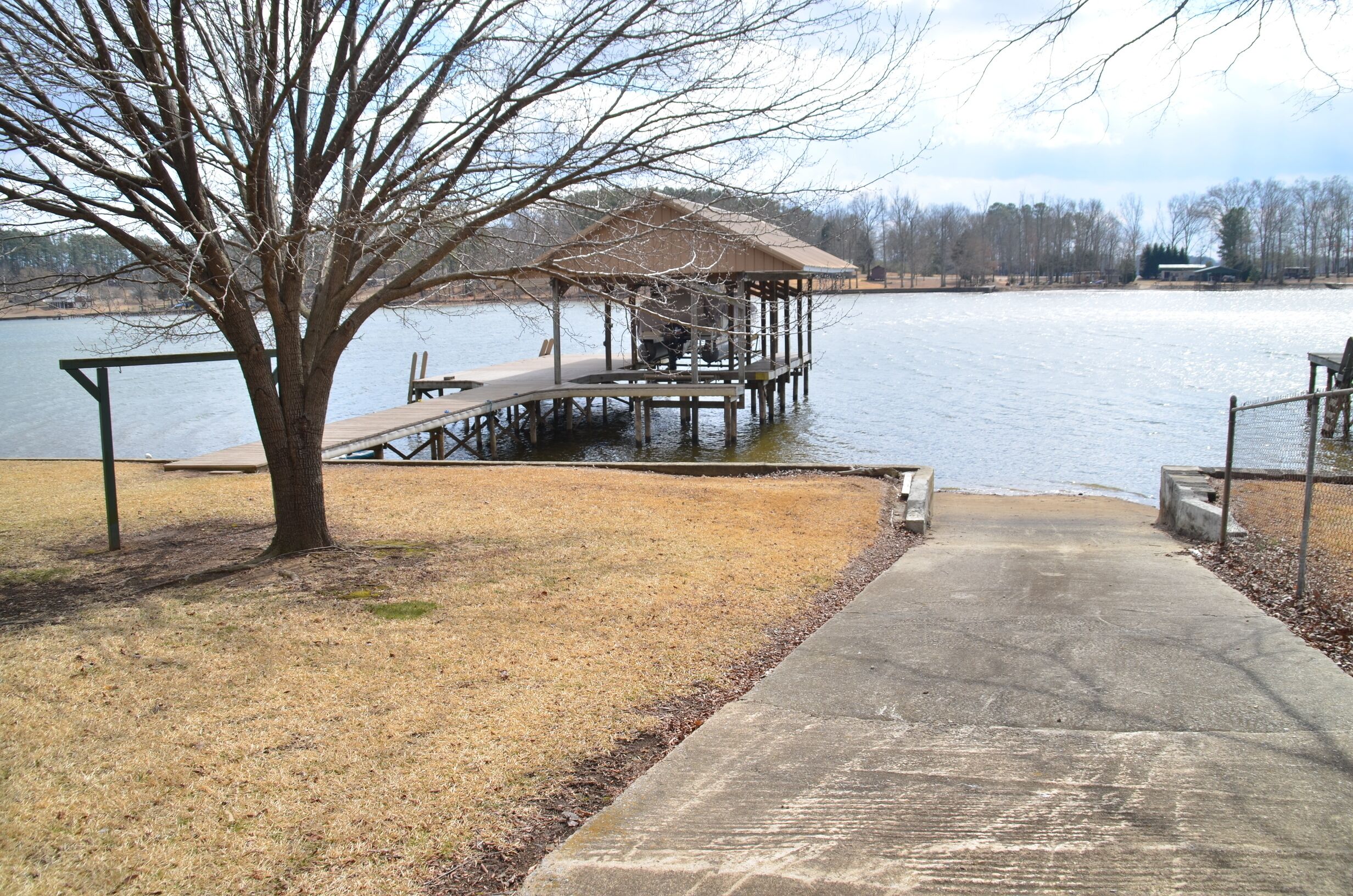 Lake Front House!  Great fishing on Lake Weiss