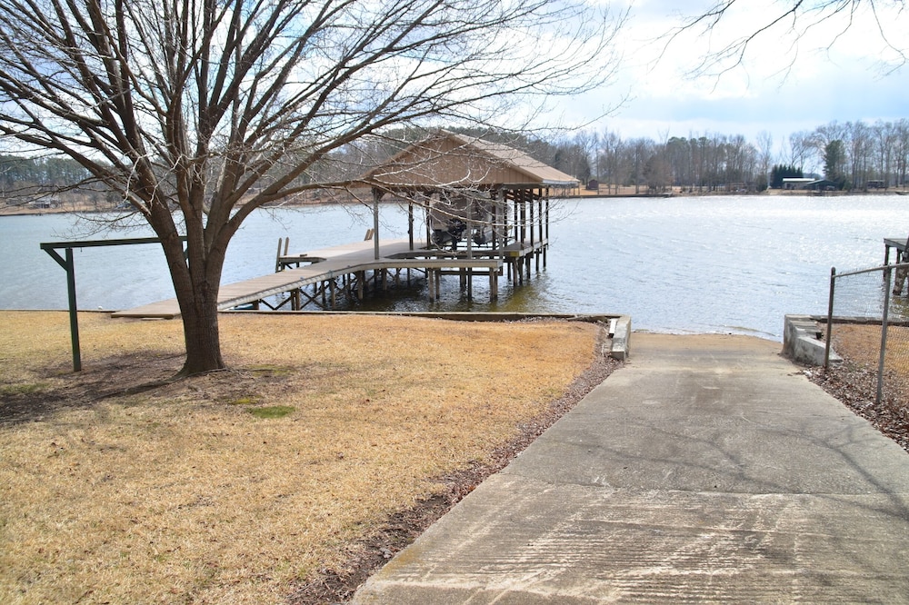 Lake Front House! Great fishing on Lake Weiss