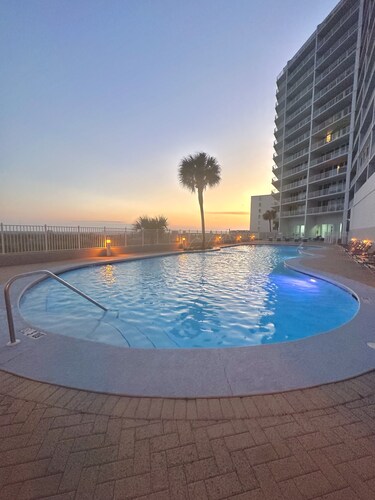 Beachfront living, Great Location. Clean, Chic decor, Great Reviews!
