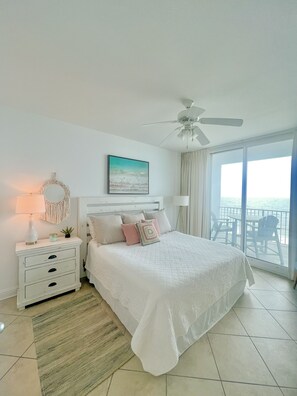 2 bedrooms, desk, iron/ironing board, free WiFi - Beachfront living, Great Location. Clean, Chic decor, Great Reviews! (Gulf Shores)