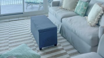 Smart-tv, een dvd-speler en een stereo