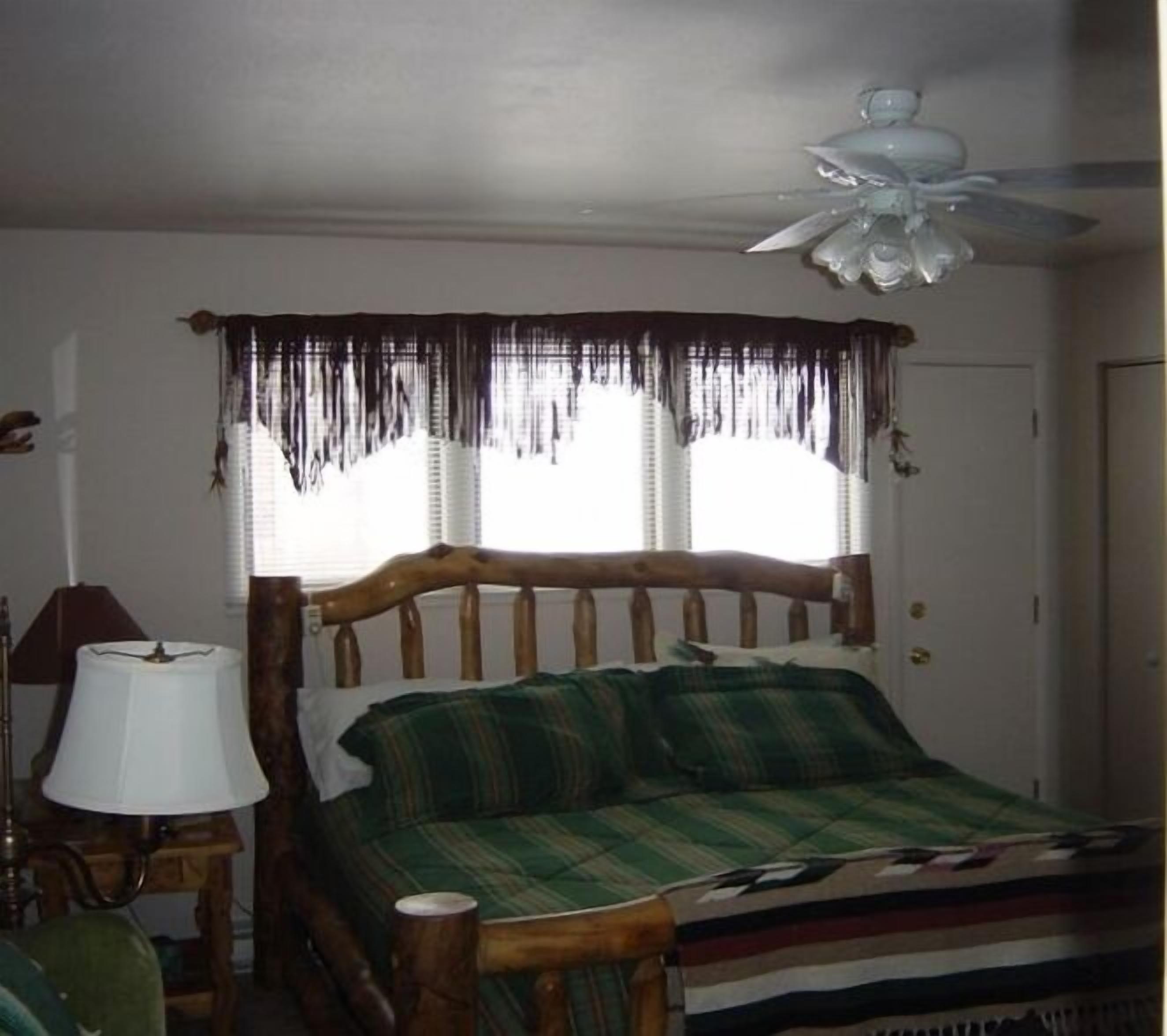 Flagstaff Ski & Golf Chalet A/C, WIFI, 2 Decks with grills.