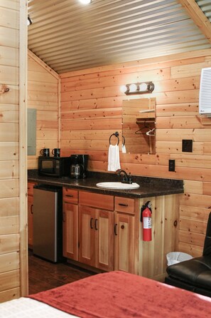 Interior - Beautiful Log cabin overlooking a meadow (Pipe Creek)