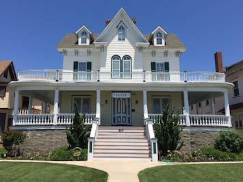 Front of the Condo facing the Ocean with wrap around porch