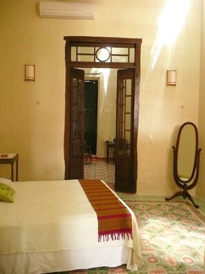 1 bedroom, Internet, bed sheets - Casa La Ermita, Charming Restored Colonial in Historic Centro (Merida)