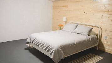 5 bedrooms, free WiFi, bed sheets