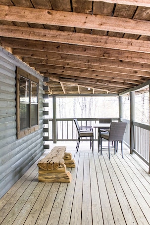 Outdoor dining. Gorgeous 5 Bedroom Log Home Less Than 5 Minutes From Chaumette And Charleville.