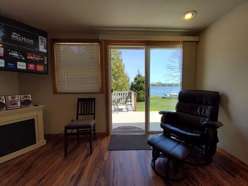 Enjoy a relaxing vacation on a lake (1 Bedroom (sleeps 4) )