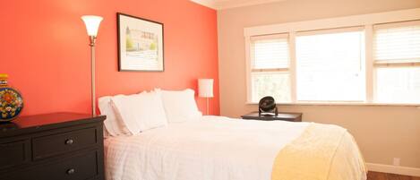 1 chambre, bureau, fer et planche Ă  repasser, lit parapluie