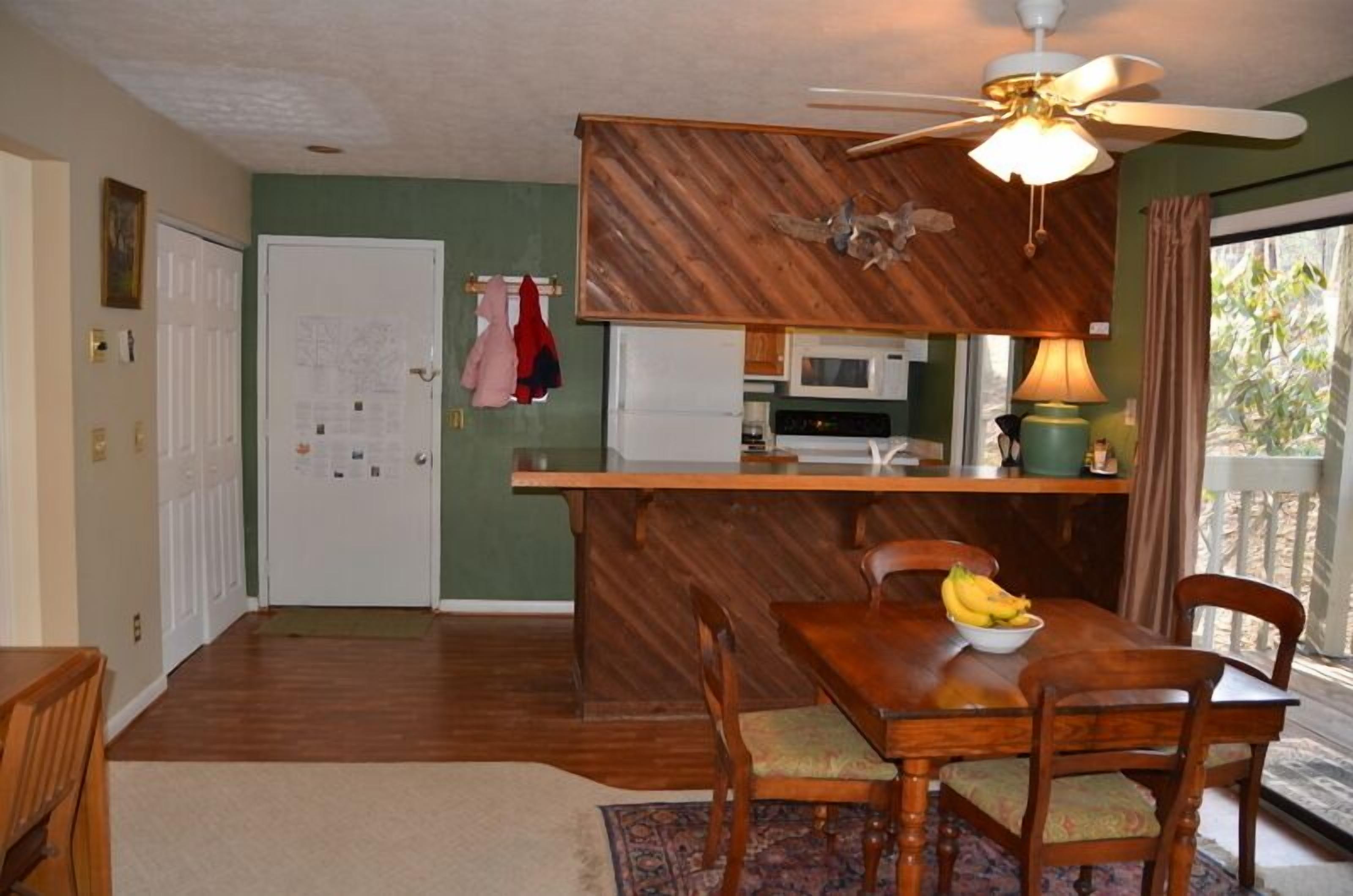 Beautiful 2BR/2BA - DOG FRIENDLY -- Great LOW Rates