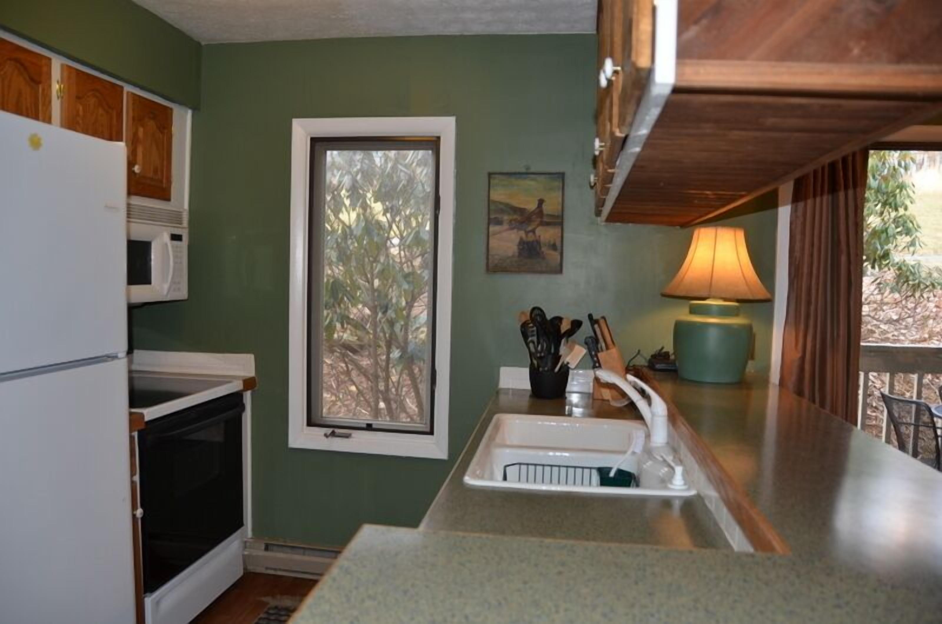 Beautiful 2BR/2BA - DOG FRIENDLY -- Great LOW Rates