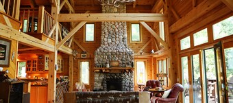 スペリオル湖のビーチフロント、4ベッドルーム、壮大なティンバーフレームホーム