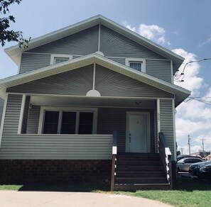 Exterior - 4 bedroom, 3 bath house is right in the heart of the U of A campus (Fayetteville)