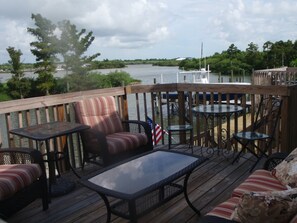 Outdoor dining - Family Owned Waterfront 3 Bedroom/2 Bath Fully Furnished Condo (Venice)