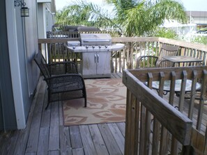 Outdoor dining - Family Owned Waterfront 3 Bedroom/2 Bath Fully Furnished Condo (Venice)
