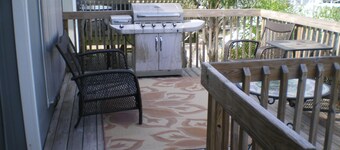 Family Owned Waterfront 3 Bedroom/2 Bath Fully Furnished Condo