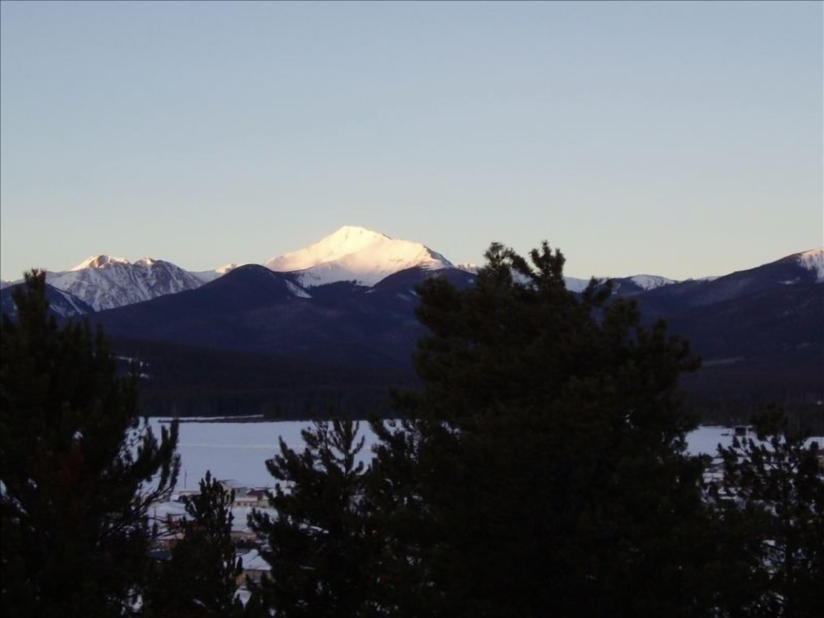 Amazing views from this family friendly condo! Private hot tub on shuttle route.