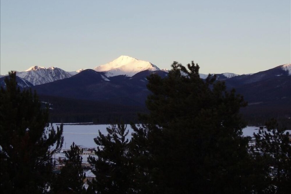 Amazing views from this family friendly condo! Private hot tub on shuttle route.