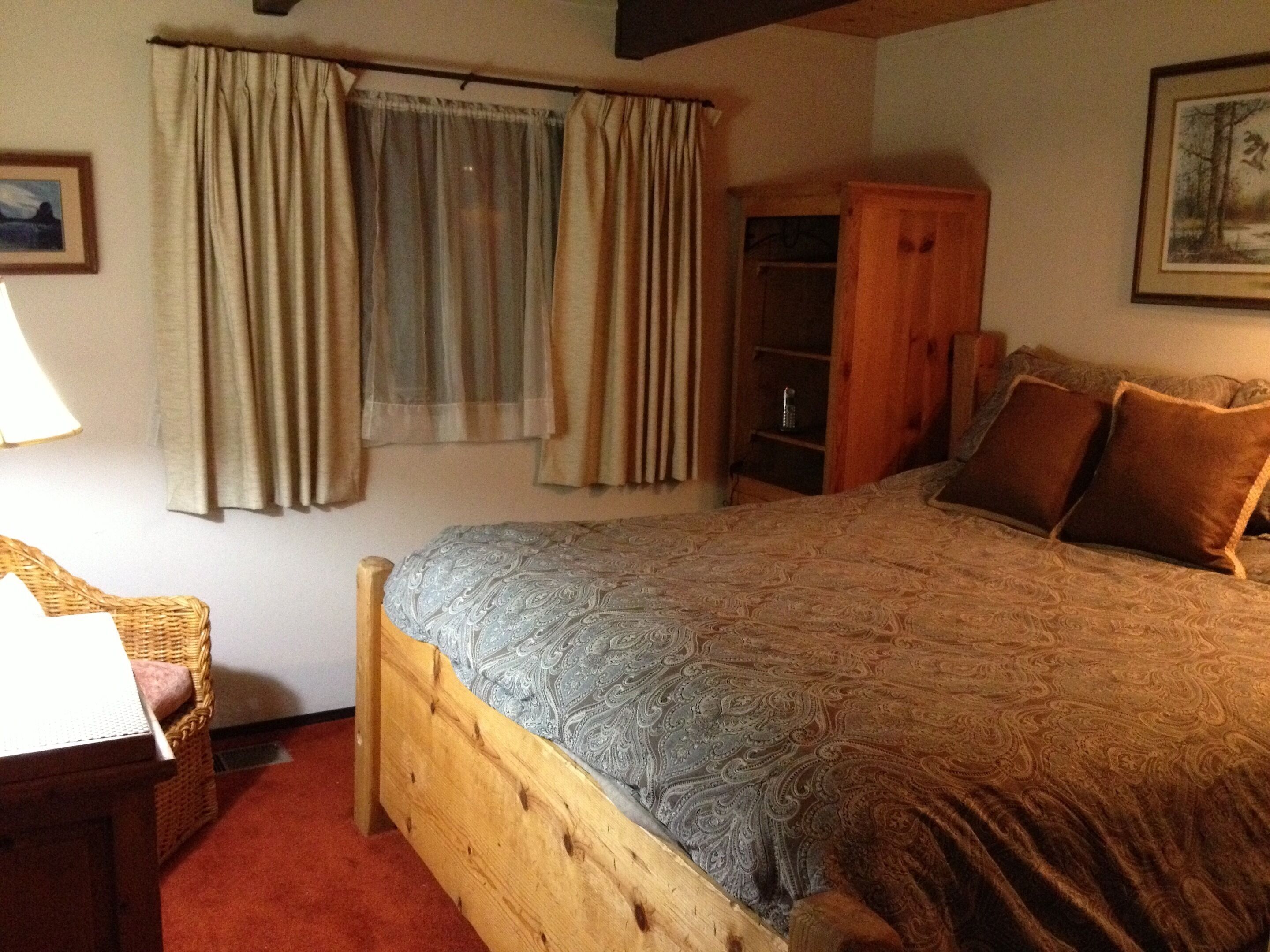 LAKEMONT PINES TREEHOUSE - JUST 5 PROPERTIES FROM THE LAKE!