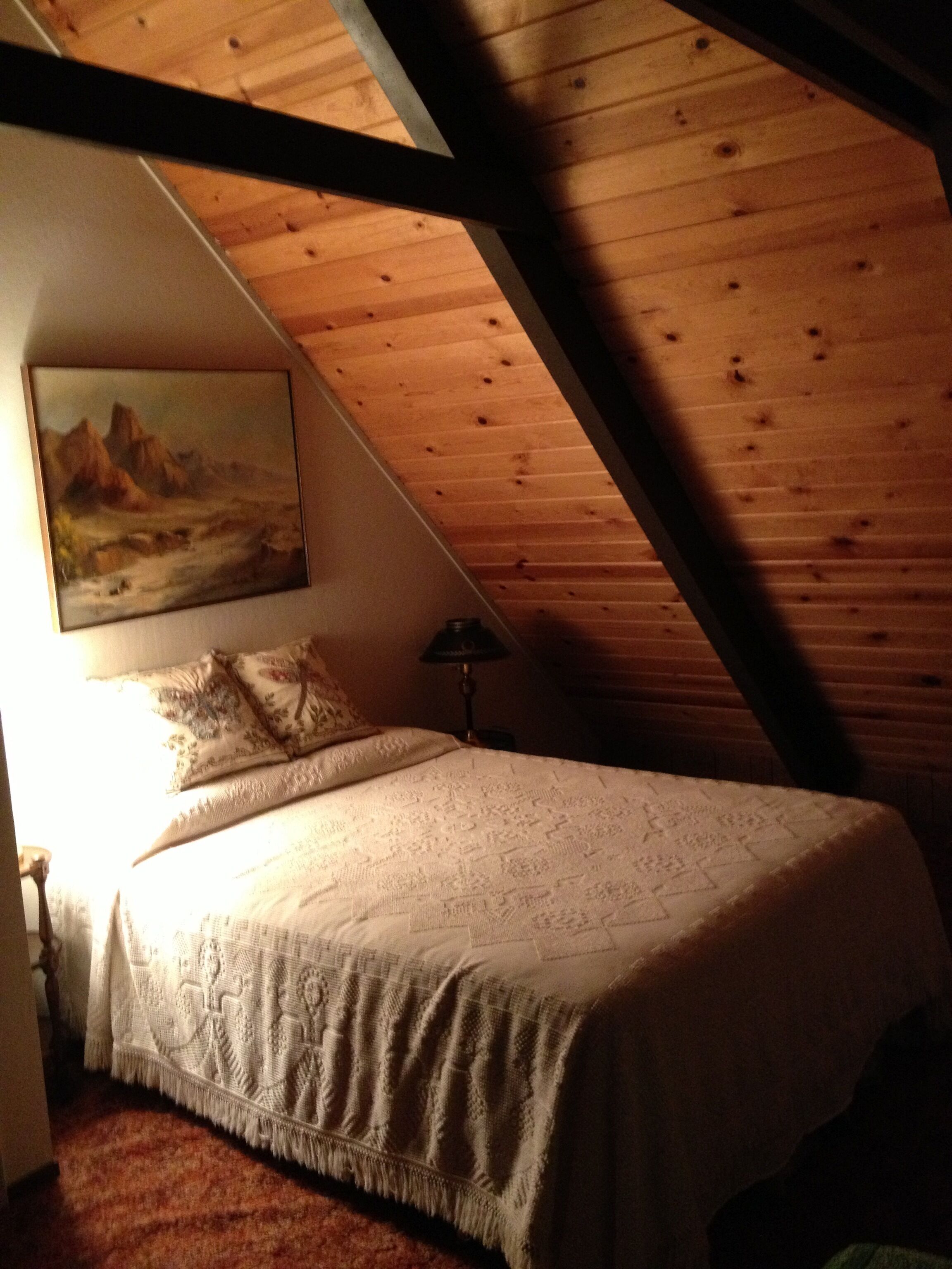 LAKEMONT PINES TREEHOUSE - JUST 5 PROPERTIES FROM THE LAKE!