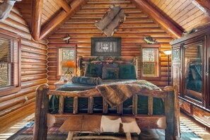Interior - Cinnamon Valley - The Mountaineer (Eureka Springs)