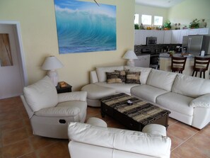 Smart-TV, Videospiele, DVD-Player, Bücher