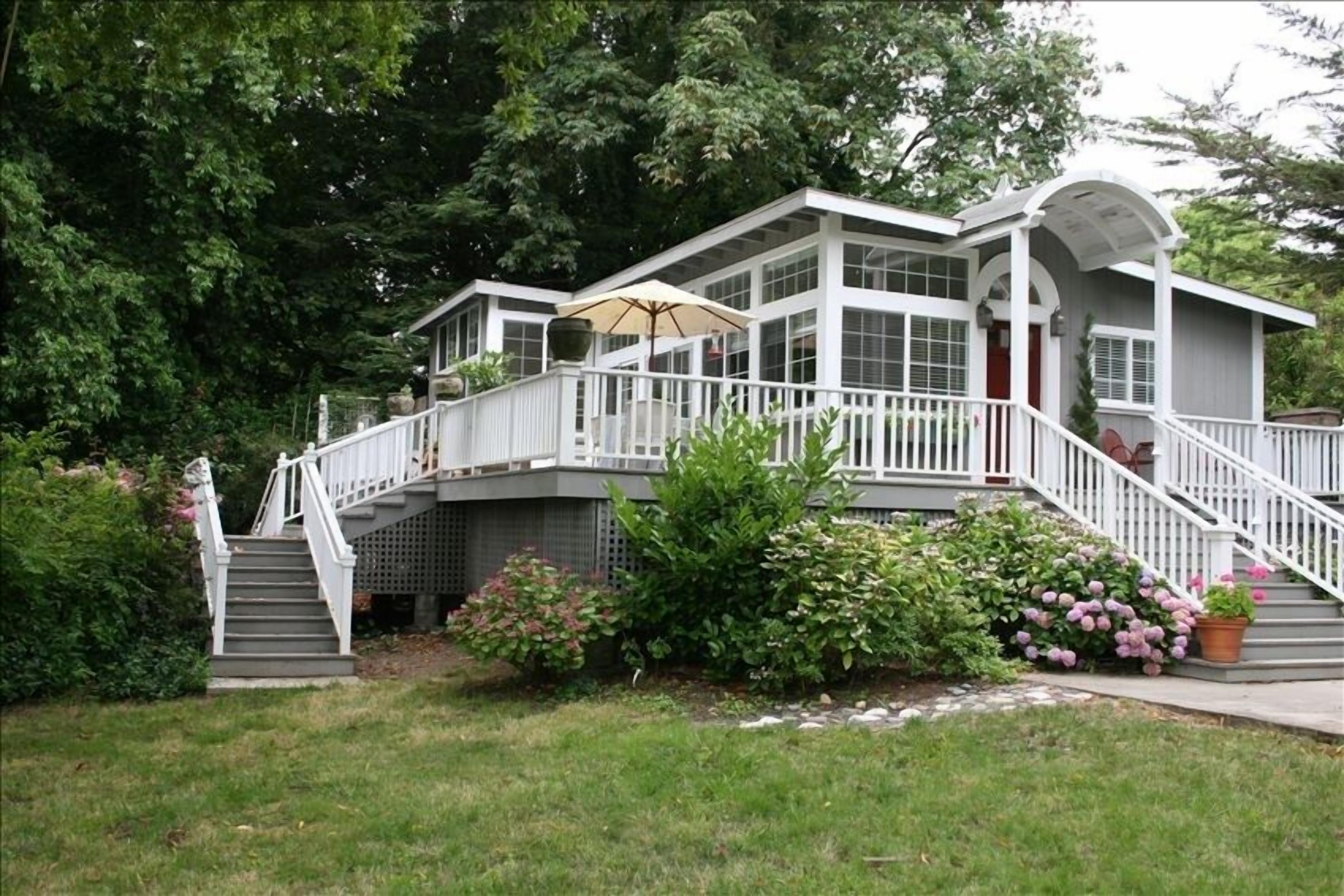 'River Gardens' Riverfront on Private, Fully Fenced 3/4 Acre