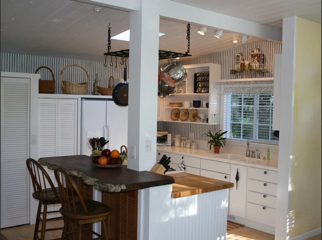 'River Gardens' Riverfront on Private, Fully Fenced 3/4 Acre