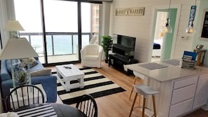 Smart TV, reproductor de DVD, tenis de mesa y videoteca