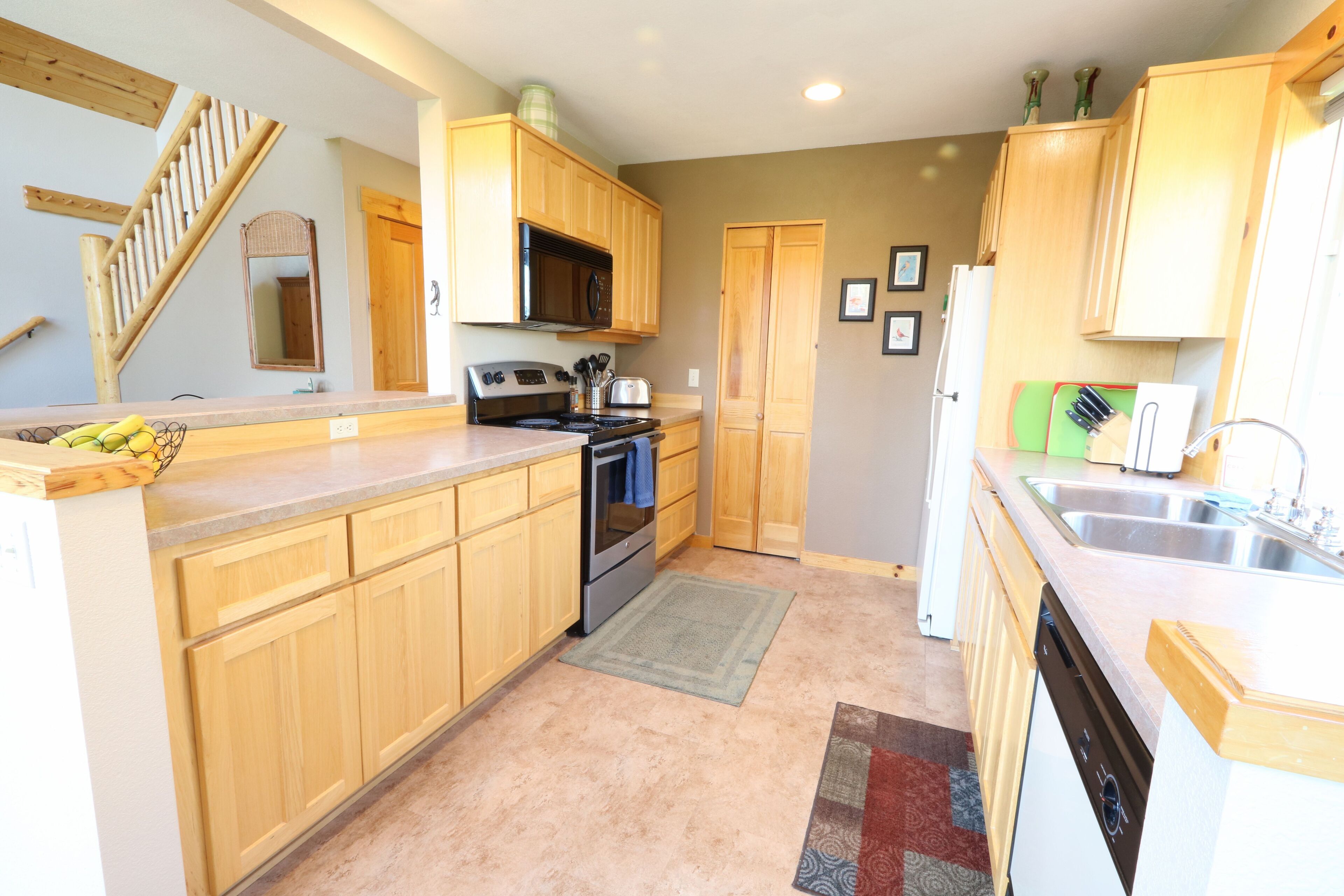 You've found it!  Bright, pet free, on golf course, Fast WiFi, EV charger