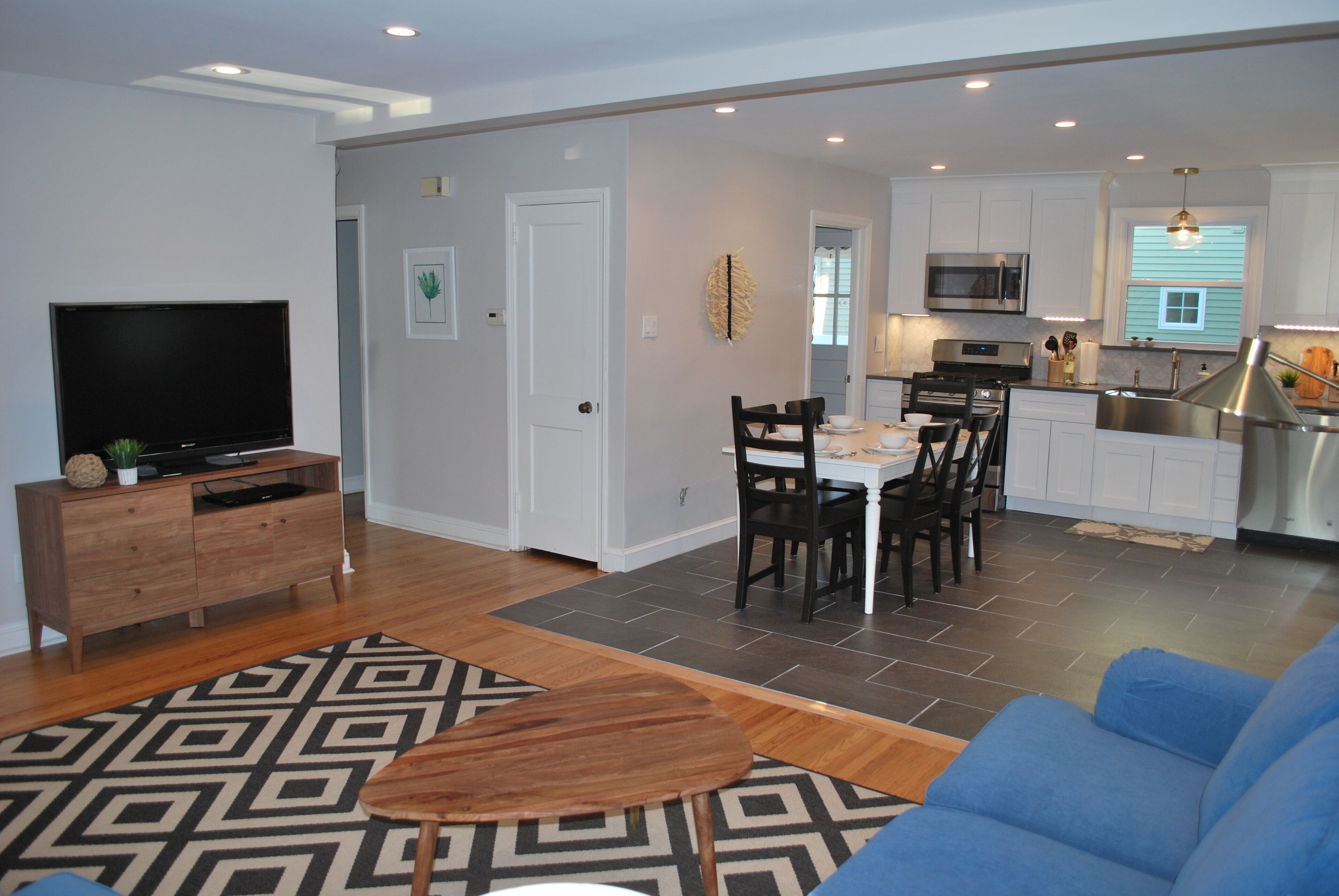 Charming recently reno'd 4-Bed Shore Home! Longer-term winter rates available