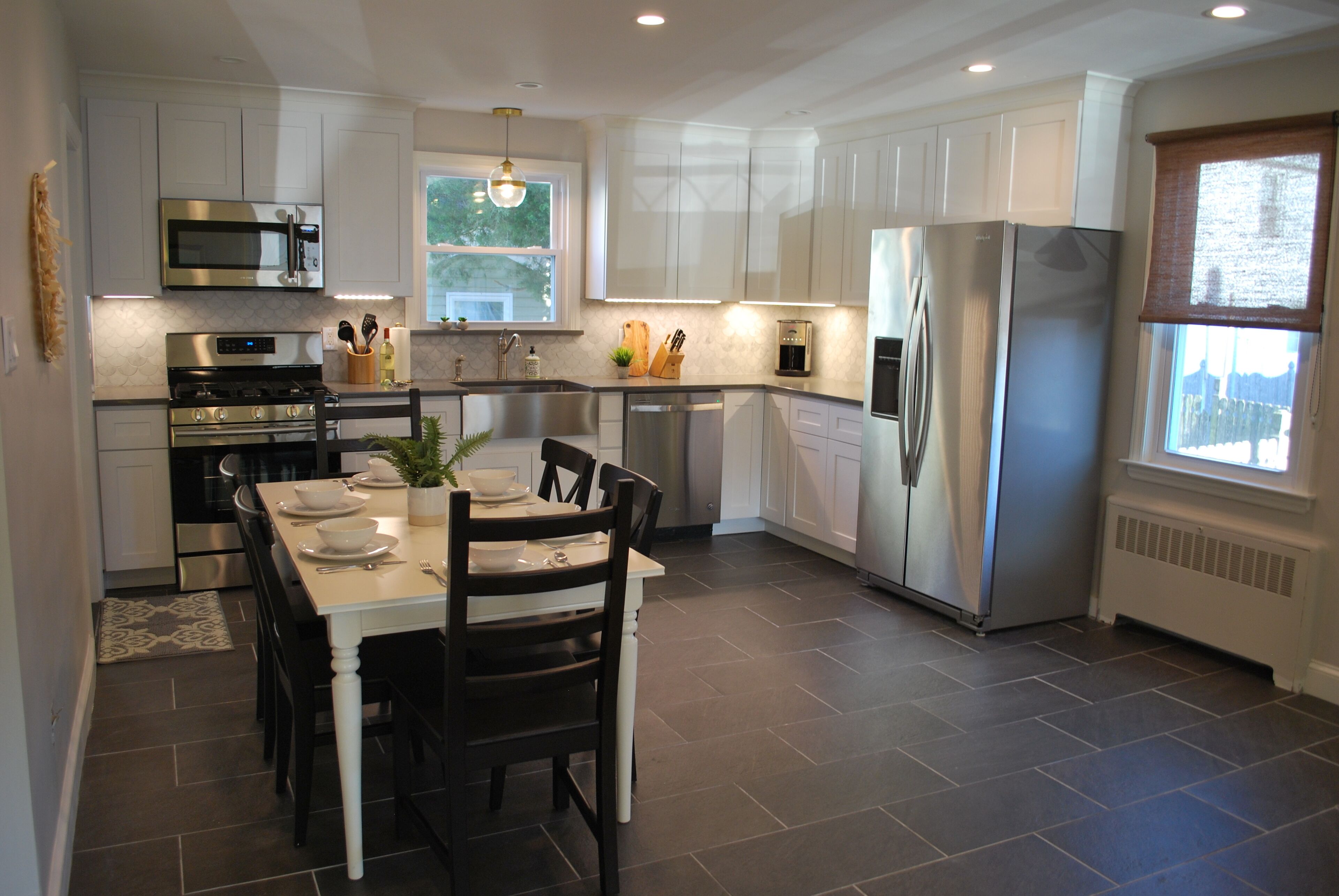 Charming recently reno'd 4-Bed Shore Home! Longer-term winter rates available