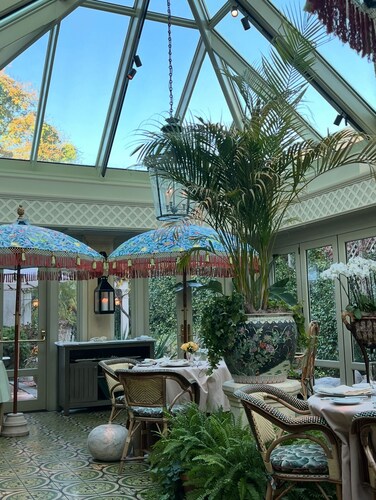 Private Colonial 3BR House with tub,kitchen, Fast Wi-Fi -2 min from the Inn!