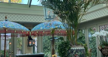 Private Colonial 3BR House with tub,kitchen, Fast Wi-Fi -2 min from the Inn!