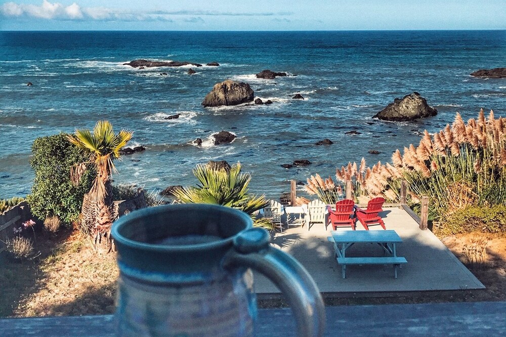 Ocean-front Cottage With Magnificent Whitewater Views