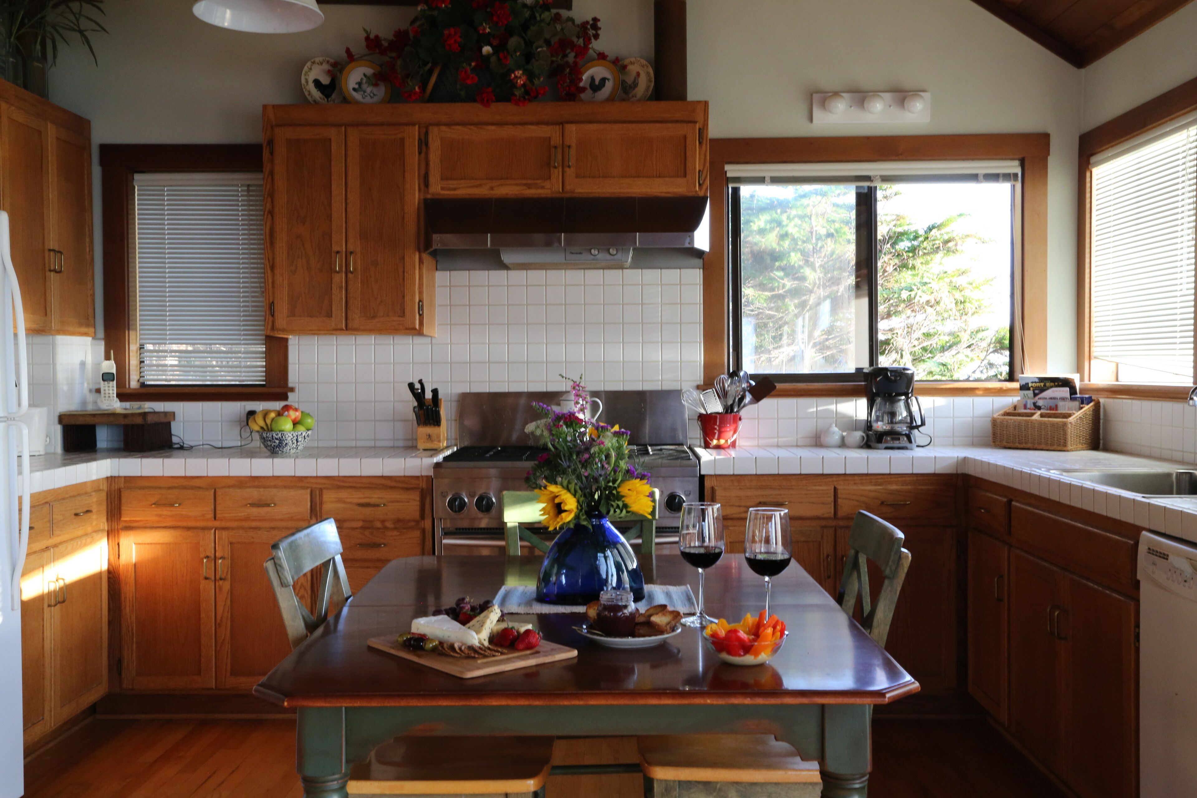 Ocean-front Cottage With Magnificent Whitewater Views