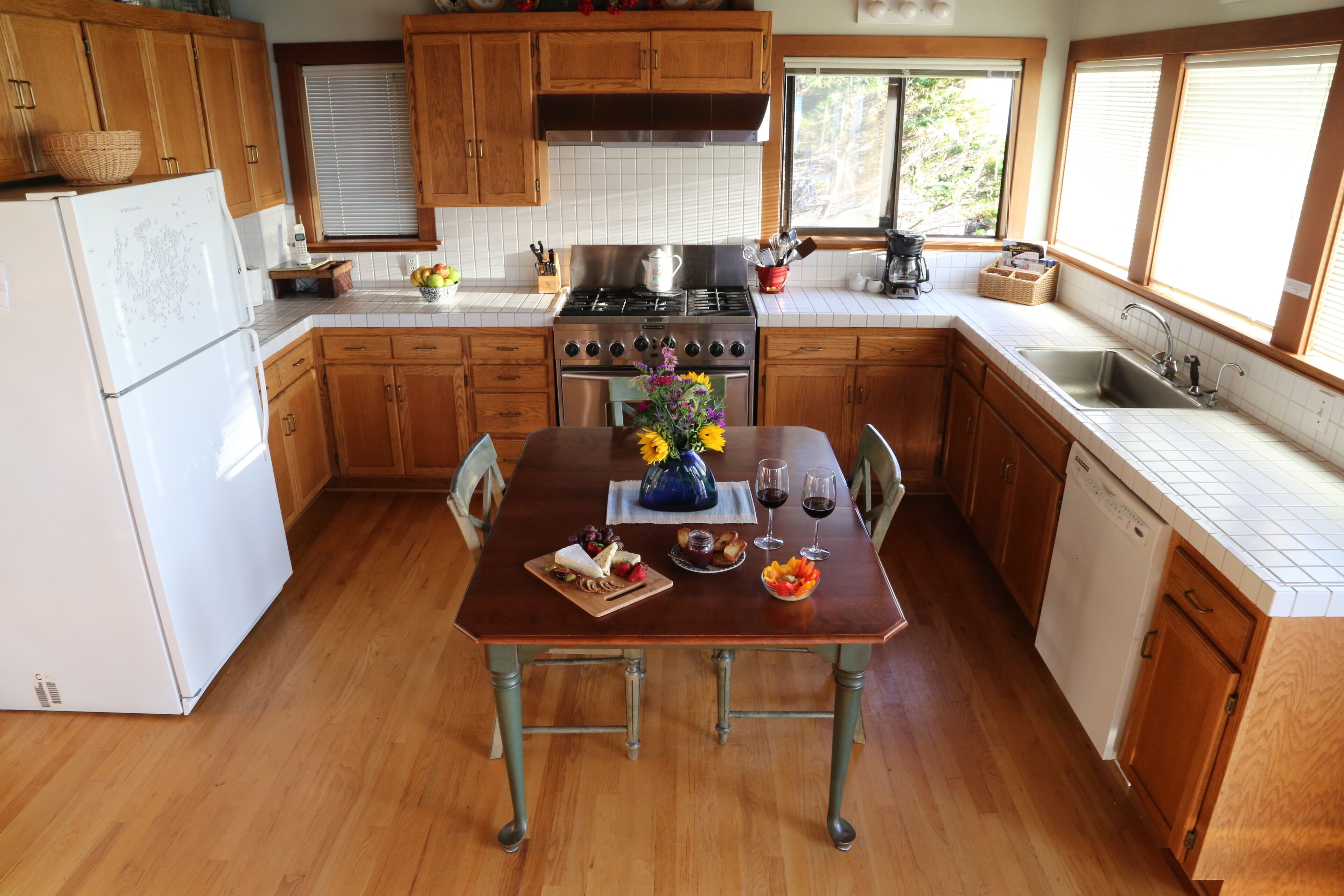 Ocean-front Cottage With Magnificent Whitewater Views