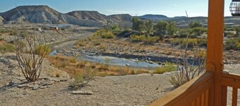 Sherri’s Terlingua Cabin on the Creek: Easy Access