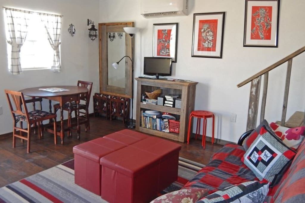 Télévision, lecteur de DVD, espaces bureaux