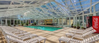 Close to attractions - Inside and outside pool and hot tub!